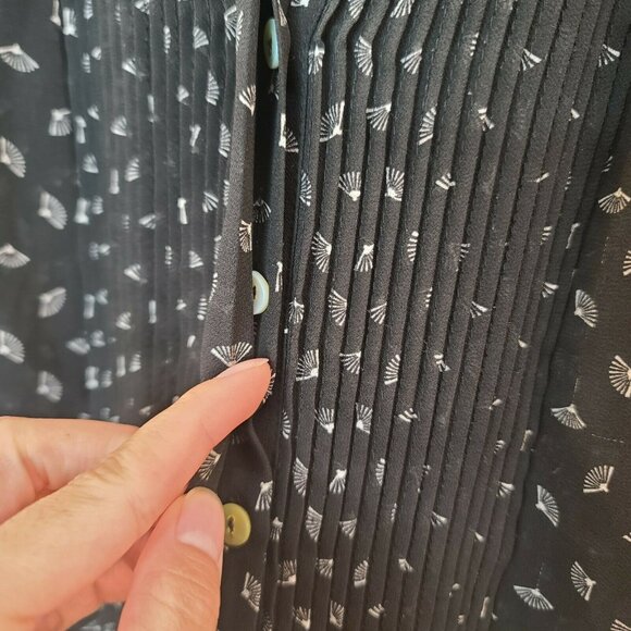 H&M Blouse Size 2 Womens Black Fan Print Chiffon Hidden Button Front Casual Work - Picture 3 of 12